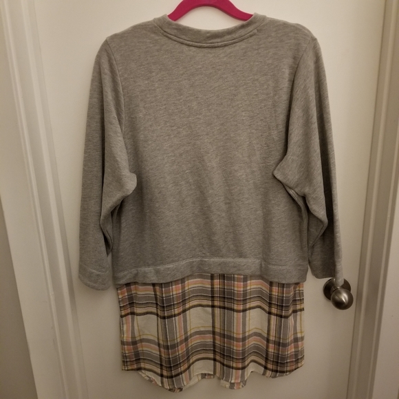 Caslon Top With Attached Button Up - Picture 2 of 3